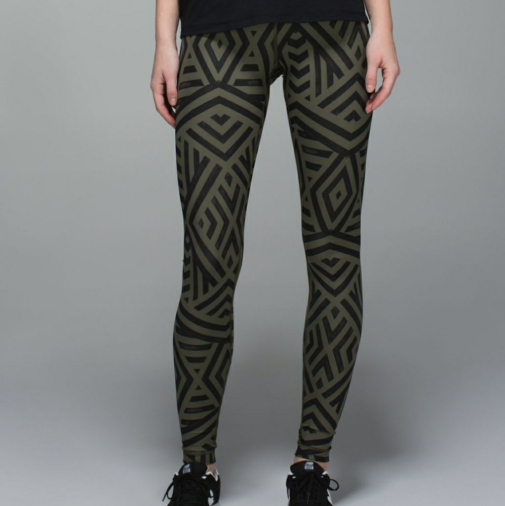 Lululemon || wunder under chevron shuffle